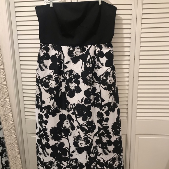 Long formal gown - Picture 2 of 2